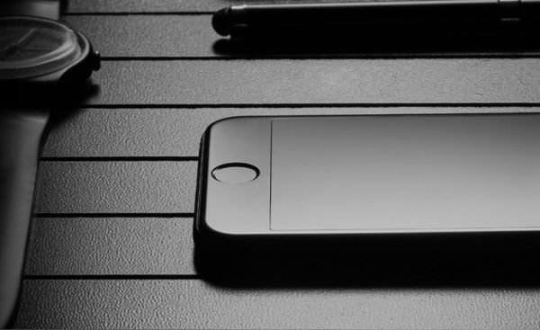 A Topcase csapata tisztában van azzal, milyen értékes az Ön számára a mobiltelefonja. Ezért célul tűztük ki, hogy maximális és átfogó védelmet nyújtsunk készülékének. Azt is tudjuk, hogy minél tovább marad védelem nélkül, annál nagyobb a törés vagy sérülés kockázata. Éppen ezért arra törekszünk, hogy minden egyes rendelést a lehető legrövidebb időn belül kézbesítsünk.