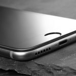 A Topcase csapata tisztában van azzal, milyen értékes az Ön számára a mobiltelefonja. Ezért célul tűztük ki, hogy maximális és átfogó védelmet nyújtsunk készülékének. Azt is tudjuk, hogy minél tovább marad védelem nélkül, annál nagyobb a törés vagy sérülés kockázata. Éppen ezért arra törekszünk, hogy minden egyes rendelést a lehető legrövidebb időn belül kézbesítsünk.