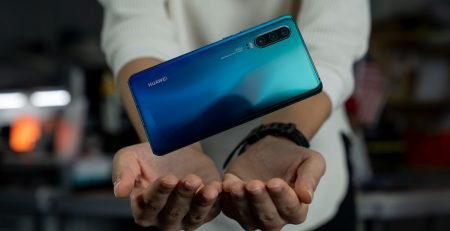 A Topcase csapata tisztában van azzal, milyen értékes az Ön számára a mobiltelefonja. Ezért célul tűztük ki, hogy maximális és átfogó védelmet nyújtsunk készülékének. Azt is tudjuk, hogy minél tovább marad védelem nélkül, annál nagyobb a törés vagy sérülés kockázata. Éppen ezért arra törekszünk, hogy minden egyes rendelést a lehető legrövidebb időn belül kézbesítsünk.