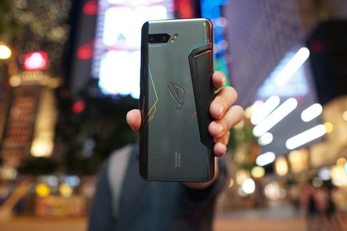 A Topcase csapata tisztában van azzal, milyen értékes az Ön számára a mobiltelefonja. Ezért célul tűztük ki, hogy maximális és átfogó védelmet nyújtsunk készülékének. Azt is tudjuk, hogy minél tovább marad védelem nélkül, annál nagyobb a törés vagy sérülés kockázata. Éppen ezért arra törekszünk, hogy minden egyes rendelést a lehető legrövidebb időn belül kézbesítsünk.