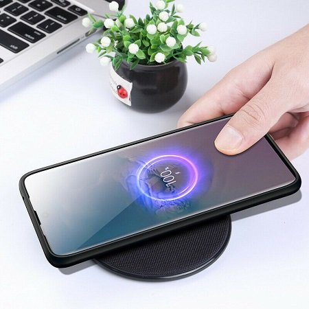 A Topcase csapata tisztában van azzal, hogy mennyire értékes az Ön számára a mobiltelefonja. Ezért tűztük ki célul, hogy maximális és teljes védelmet nyújtsunk eszközének. Azt is tudjuk, hogy minél tovább marad védelem nélkül, annál nagyobb a törés vagy sérülés kockázata. Ezért igyekszünk minden megrendelést a lehető legrövidebb időn belül kiszállítani.
