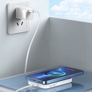 A Topcase csapata tisztában van azzal, milyen értékes az Ön számára a mobiltelefonja. Ezért célul tűztük ki, hogy maximális és átfogó védelmet nyújtsunk készülékének. Azt is tudjuk, hogy minél tovább marad védelem nélkül, annál nagyobb a törés vagy sérülés kockázata. Éppen ezért arra törekszünk, hogy minden egyes rendelést a lehető legrövidebb időn belül kézbesítsünk.