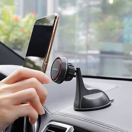 A Topcase csapata tisztában van azzal, milyen értékes az Ön számára a mobiltelefonja. Ezért célul tűztük ki, hogy maximális és átfogó védelmet nyújtsunk készülékének. Azt is tudjuk, hogy minél tovább marad védelem nélkül, annál nagyobb a törés vagy sérülés kockázata. Éppen ezért arra törekszünk, hogy minden egyes rendelést a lehető legrövidebb időn belül kézbesítsünk.