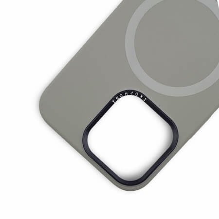A Topcase csapata tisztában van azzal, milyen értékes az Ön számára a mobiltelefonja. Ezért célul tűztük ki, hogy maximális és átfogó védelmet nyújtsunk készülékének. Azt is tudjuk, hogy minél tovább marad védelem nélkül, annál nagyobb a törés vagy sérülés kockázata. Éppen ezért arra törekszünk, hogy minden egyes rendelést a lehető legrövidebb időn belül kézbesítsünk.
